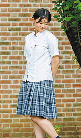 女子夏シャツ（白）